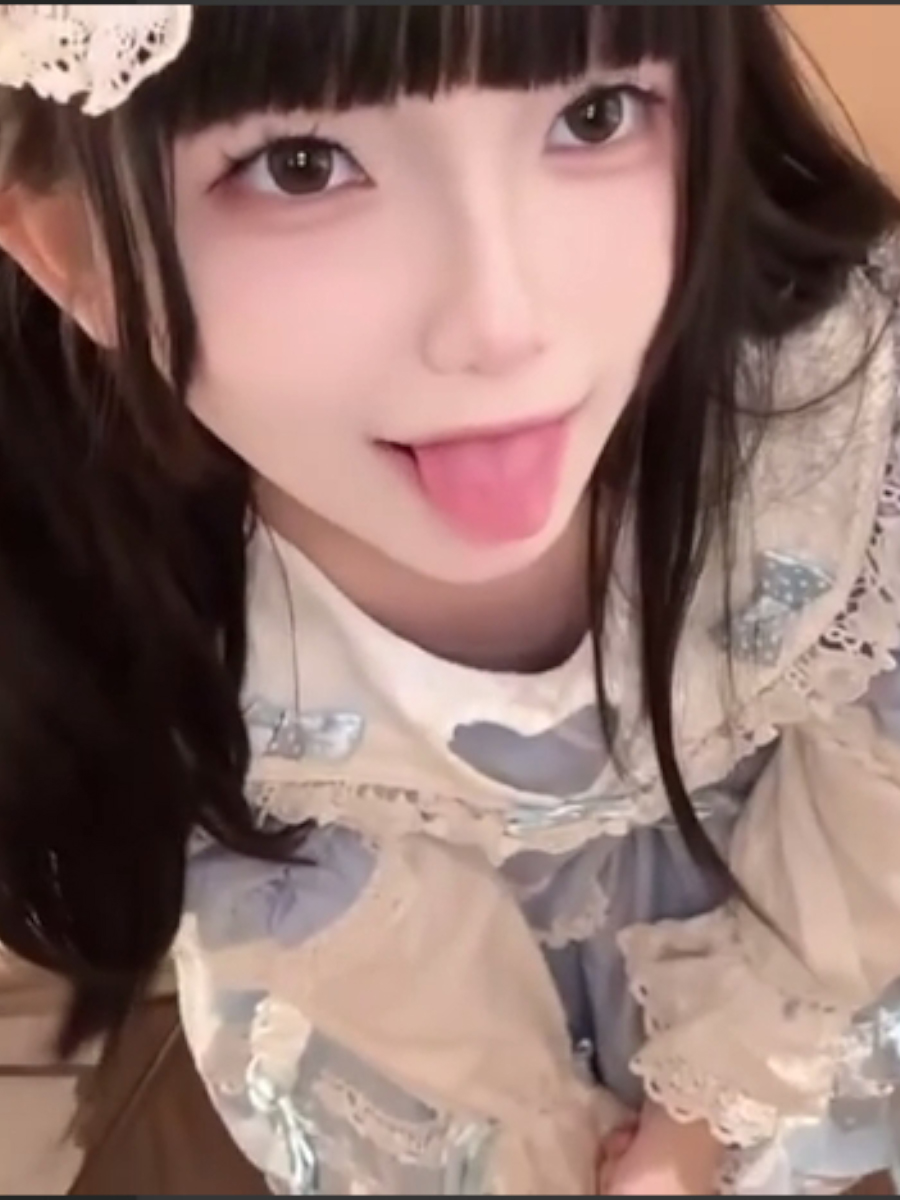 极品白虎萝莉小亦无敌 大奶双马尾萝莉裸舞自慰