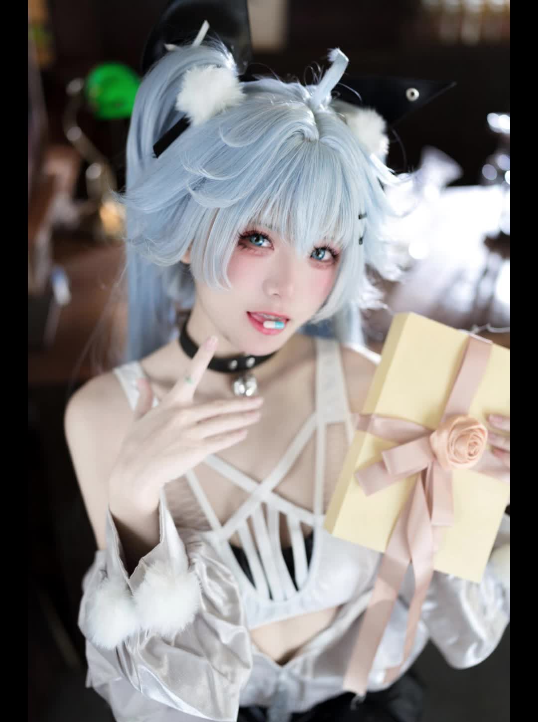 高颜值少女超嫩白虎馒头穴 网红韩国情侣，极品尤物JK情趣套装啪啪自拍，屁股挺能翘的，应该是有健身的