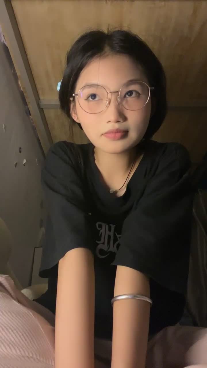 真实高中生下海黄播，超级嫩